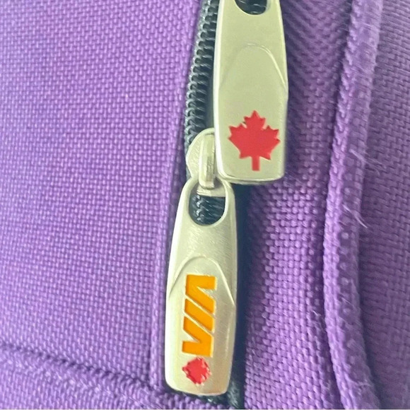 VIA RAIL CANADA PURPLE WEEKENDER ZIPPER CLOSURE - Picture 12 of 12